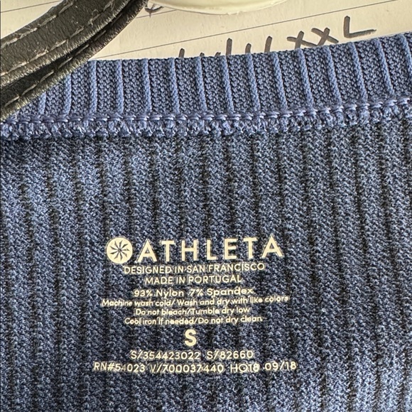 Athleta longSleeve textured active top Two-Tone Navy and Black size small - Picture 5 of 8